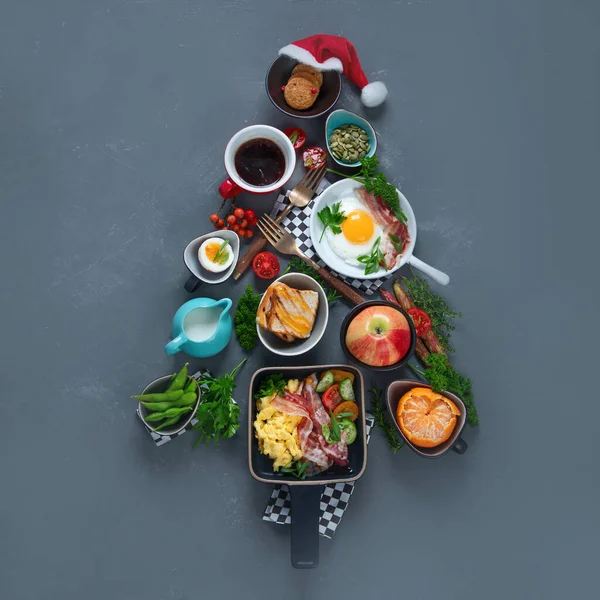 Árbol Navidad Hecho Menú Desayuno Sobre Fondo Gris Vista Superior — Foto de Stock