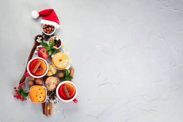 Kerstboom Gemaakt Van Vakantievoedsel Betonnen Ondergrond Bovenaanzicht Vlak Met Kopieerruimte — Stockfoto