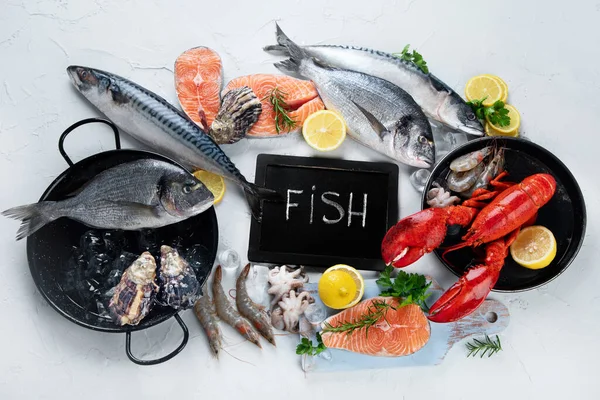 Sortiment Frischem Rohen Fisch Und Meeresfrüchten Gesunde Und Ausgewogene Ernährung — Stockfoto