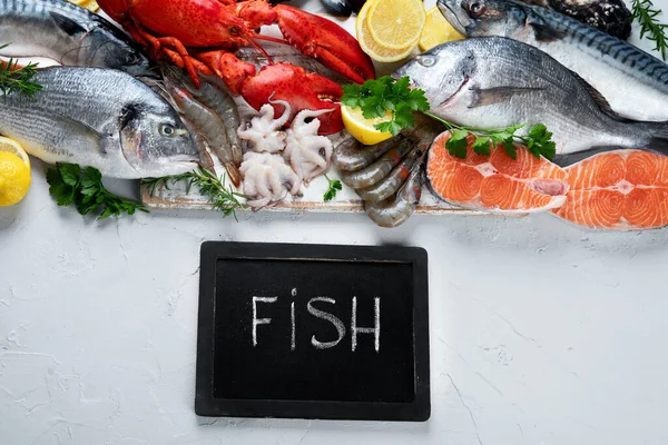 Sortiment Frischem Rohen Fisch Und Meeresfrüchten Gesunde Und Ausgewogene Ernährung — Stockfoto