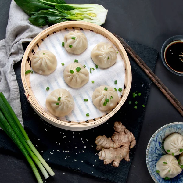 Chinese Steamed Buns Served Dipping Sauce Fresh Vegetables — Stock Photo, Image