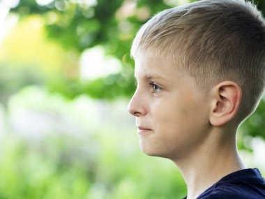 Profil dostu beyaz çocuk