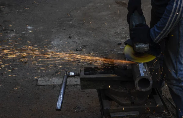 Metal Work Man Grinds Steel Piece Angle Grinder — Stock Photo, Image