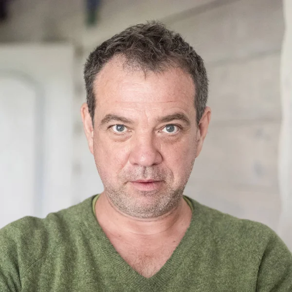 Portret Van Volwassen Kaukasische Man — Stockfoto