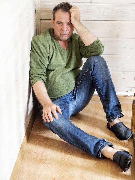 Sad Mature Caucasian Man Sitting Floor Corner Roo — Stock Photo, Image
