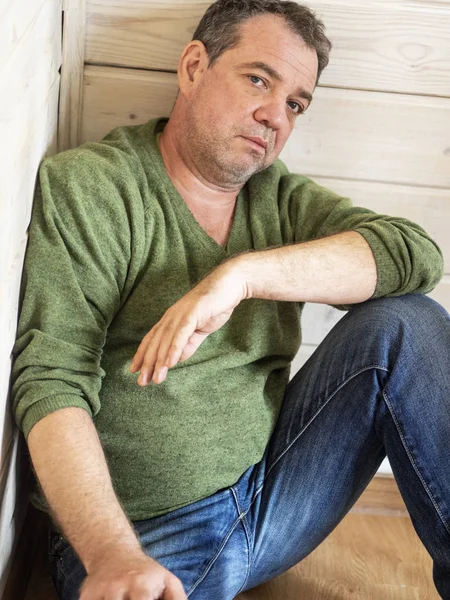 Sad Mature Caucasian Man Sitting Floor Corner Roo — Stock Photo, Image