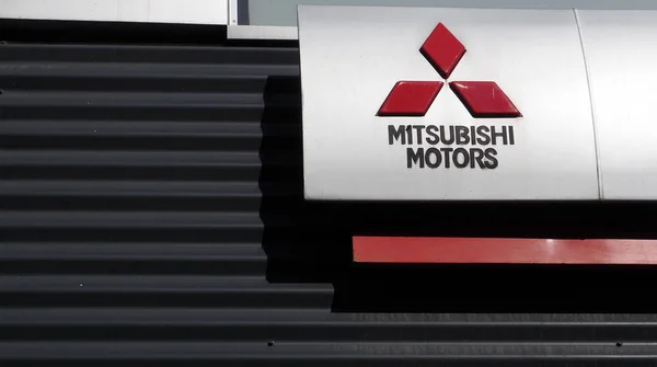 Khmelnytskyi Ucrania Julio 2018 Logotipo Mitsubishi Mitsubishi Group Fabricante Automóviles —  Fotos de Stock