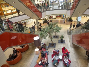 Polonya, Krakow - 19 Mart 2018: Galeria Krakowska bir alışveriş merkezidir, Krakow, Polonya kentin ana Tren İstasyonu'na bitişik bulunan