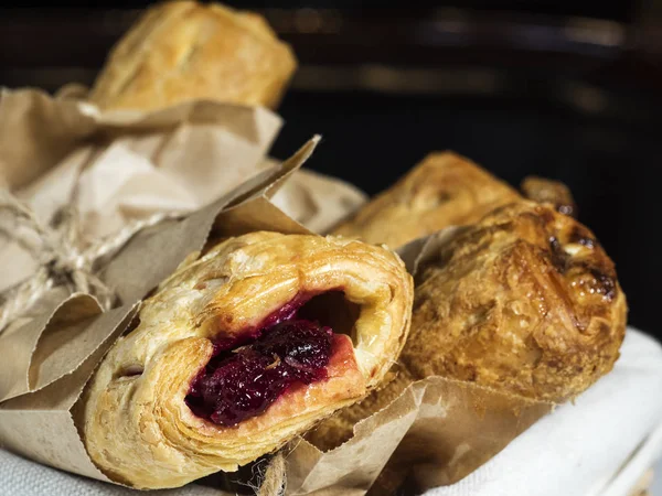 Rotoli Pasta Sfoglia Con Frutta — Foto Stock