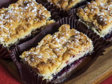 Blackcurrant reçelli shortcrust pasta