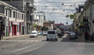 Kharkov, Ukrayna - 26 Mayıs 2018: trafik şehir sokak