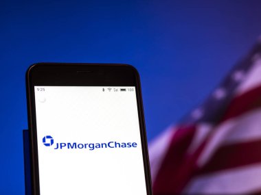 Kiev, Ukrayna - 2 Eylül 2018: Jpmorgan Chase logo akıllı telefon görüntülenen gördüm. New York Menkul Kıymetler Borsası (Nyse) göre piyasa değeri $390,3 milyar, Ondokuz yeri şirketidir