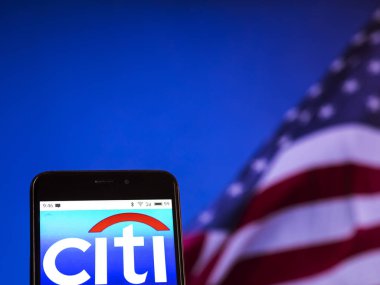 Kiev, Ukrayna - 2 Eylül 2018: Şehir grup logosu akıllı telefon görüntülenen gördüm. 