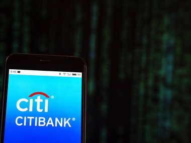 Kiev, Ukrayna - 2 Eylül 2018: Şehir grup logosu akıllı telefon görüntülenen gördüm. 