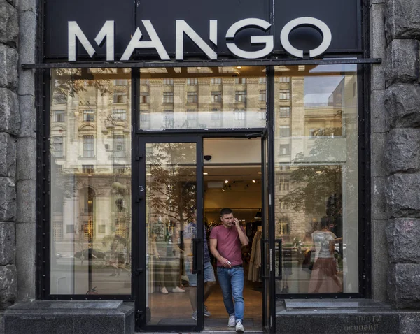 Kyjev Ukrajina Set 2018 Obchod Mango Mango Mezinárodní Módní Oblečení — Stock fotografie