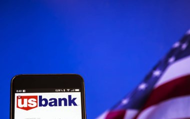 US Bancorp logosu bir akıllı telefon görüntülenen gördüm