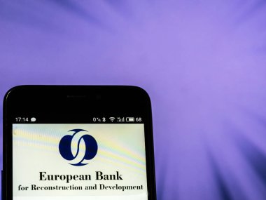 Kiev, Ukrayna - Sept 10,2 2018: Avrupa Bankası imar ve Kalkınma logosunun görülen bir akıllı telefon görüntülenen
