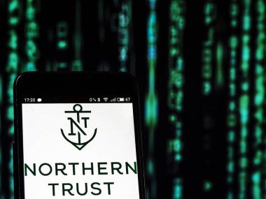 Kiev, Ukrayna - Sept 10,2 2018: görüldü Kuzey banka güven logosu görüntülenen bir akıllı telefon