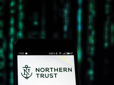 Kiev, Ukrayna - Sept 10,2 2018: görüldü Kuzey banka güven logosu görüntülenen bir akıllı telefon