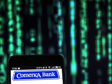 Kiev, Ukrayna - Sept 10,2 2018: gördüm Comerica Bank logosu görüntülenen bir akıllı telefon