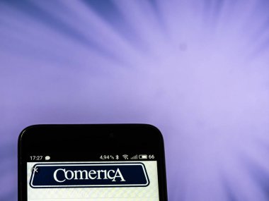 Kiev, Ukrayna - Sept 10,2 2018: gördüm Comerica Bank logosu görüntülenen bir akıllı telefon