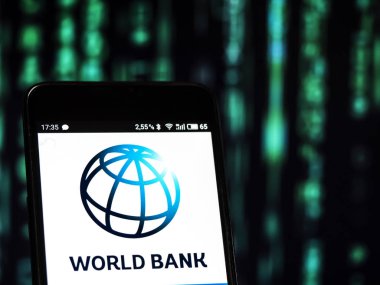 Kiev, Ukrayna - Sept 10,2 2018: görülen Dünya Bankası logosu görüntülenen bir akıllı telefon