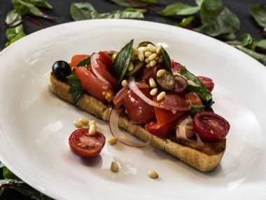 Bruschetta kiraz domates ile