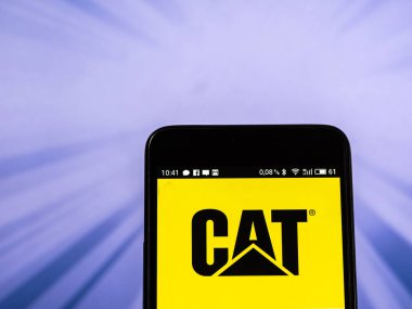 Kiev, Ukrayna 13 Eylül 2018: Caterpillar Inc. logo akıllı telefon görüntülenen gördüm
