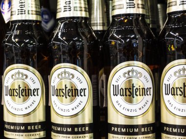 Kiev, Ukrayna 13 Eylül 2018: Warsteiner Premium bira deposunda