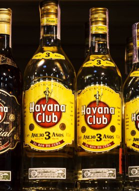 Kiev, Ukrayna - 14 Eylül 2018: Şişe Havana Club, bir marka bir en çok satan ROM dünya markalar şimdi 1934 yılında Küba'da oluşturulan ROM