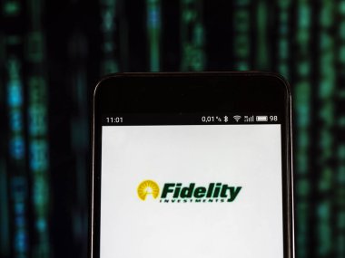 Kiev, Ukrayna 13 Eylül 2018: Fidelity Yatırım Finansal Hizmetleri companylogo akıllı telefon görüntülenen gördüm. Sadakat yatırımlar A.ş, genellikle sadakat adlandırılan bir çok uluslu finansal hizmetler şirketidir