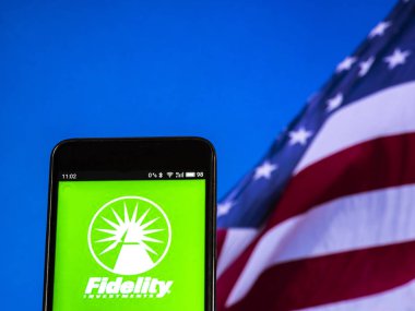 Kiev, Ukrayna 13 Eylül 2018: Fidelity Yatırım Finansal Hizmetleri companylogo akıllı telefon görüntülenen gördüm. Sadakat yatırımlar A.ş, genellikle sadakat adlandırılan bir çok uluslu finansal hizmetler şirketidir