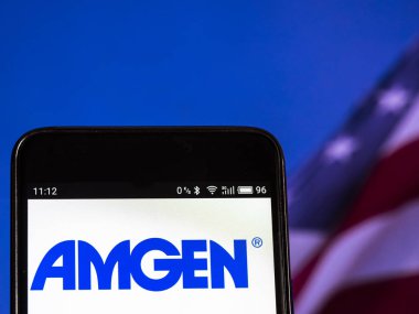 Kiev, Ukrayna 13 Eylül 2018: Amgen Inc. logo akıllı telefon görüntülenen gördüm. Amgen Inc. (eski uygulanan moleküler genetik A.ş) bir Amerikan çokuluslu biyofarmasotik şirketidir 