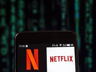 Kiev, Ukrayna 13 Eylül 2018: Netflix logo akıllı telefon görüntülenen gördüm. Bir Amerikan over--top medya sponsoru, Los Gatos, California'da Merkezi, Netflix, A.ş.. 