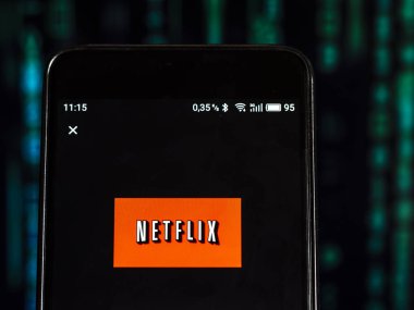 Kiev, Ukrayna 13 Eylül 2018: Netflix logo akıllı telefon görüntülenen gördüm. Bir Amerikan over--top medya sponsoru, Los Gatos, California'da Merkezi, Netflix, A.ş.. 
