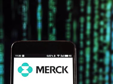 Kiev, Ukrayna 13 Eylül 2018: Merck ve Co logo akıllı telefon görüntülenen gördüm. Merck ve şirket, Ltd., d.b.a. Merck Sharp ve Dohme (Msd) bir Amerikan ilaç şirketidir
