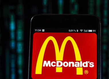 Kiev, Ukrayna 13 Eylül 2018: Mcdonald's logo akıllı telefon görüntülenen gördüm