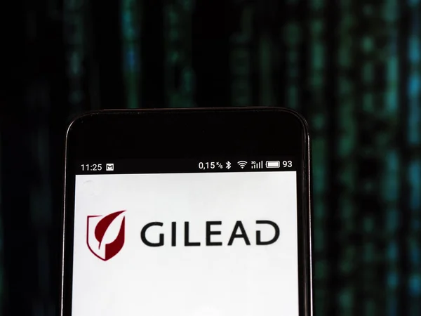 Київ Вересня 2018 Логотип Gilead Наук Бачив Відображене Смарт Телефону — стокове фото