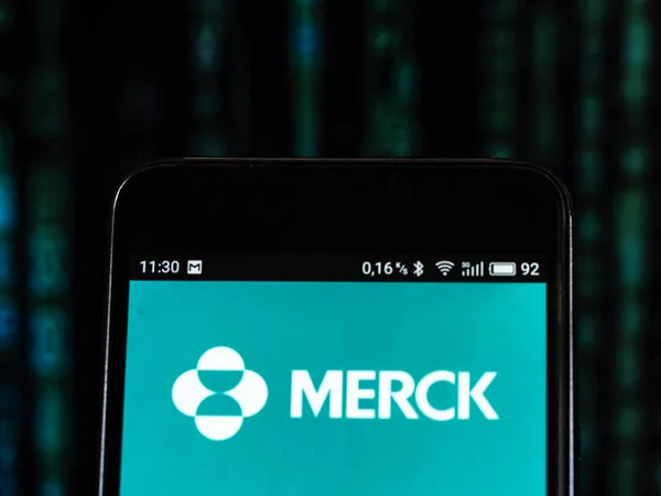 Kiev Ukraine Setembro 2018 Merck Logotipo Visto Exibido Telefone Inteligente — Fotografia de Stock