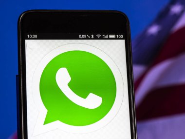 Kiev, Ukrayna 13 Eylül 2018: Whatsapp logo akıllı telefon görüntülenen gördüm. WhatsApp Messenger bir freeware ve platformlar arası ileti gönderme ve ses Facebook tarafından ait IP hizmeti sona erdi. 