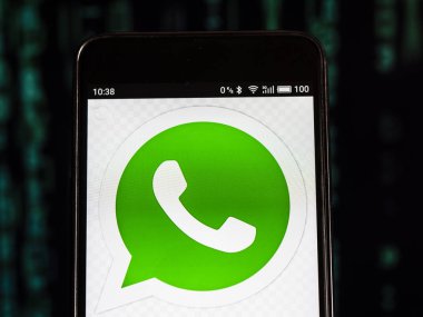 Kiev, Ukrayna 13 Eylül 2018: Whatsapp logo akıllı telefon görüntülenen gördüm. WhatsApp Messenger bir freeware ve platformlar arası ileti gönderme ve ses Facebook tarafından ait IP hizmeti sona erdi. 