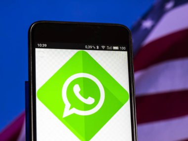 Kiev, Ukrayna 13 Eylül 2018: Whatsapp logo akıllı telefon görüntülenen gördüm. WhatsApp Messenger bir freeware ve platformlar arası ileti gönderme ve ses Facebook tarafından ait IP hizmeti sona erdi. 