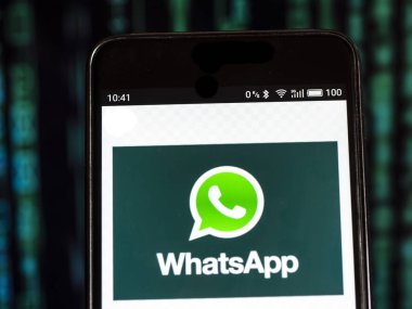 Kiev, Ukrayna 13 Eylül 2018: Whatsapp logo akıllı telefon görüntülenen gördüm. WhatsApp Messenger bir freeware ve platformlar arası ileti gönderme ve ses Facebook tarafından ait IP hizmeti sona erdi. 