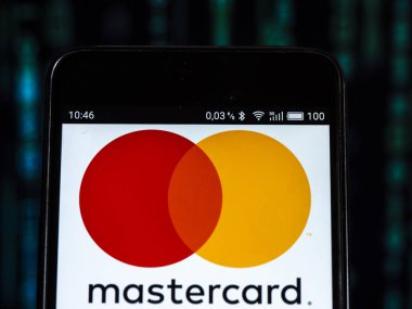 Kiev, Ukrayna 13 Eylül 2018: Mastercard mali hizmetler şirket logosu akıllı telefon görüntülenen gördüm. MasterCard Incorporated bir Amerikan çokuluslu finansal hizmetler şirketidir