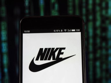 Kiev, Ukrayna 13 Eylül 2018: Nike Ayakkabı Şirket logosu üretim akıllı telefon görüntülenen gördüm. Nike, Inc bir Amerikan çokuluslu kuruluştur
