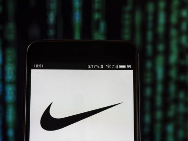 Kiev, Ukrayna 13 Eylül 2018: Nike Ayakkabı Şirket logosu üretim akıllı telefon görüntülenen gördüm. Nike, Inc bir Amerikan çokuluslu kuruluştur