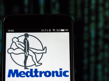 Kiev, Ukrayna 13 Eylül 2018: Medtronic tıbbi ekipman şirket logosu akıllı telefon görüntülenen gördüm.
