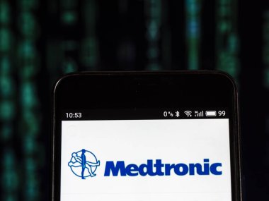 Kiev, Ukrayna 13 Eylül 2018: Medtronic tıbbi ekipman şirket logosu akıllı telefon görüntülenen gördüm.