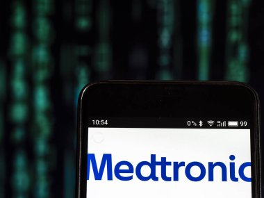 Kiev, Ukrayna 13 Eylül 2018: Medtronic tıbbi ekipman şirket logosu akıllı telefon görüntülenen gördüm.