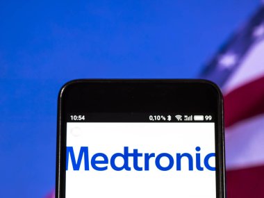 Kiev, Ukrayna 13 Eylül 2018: Medtronic tıbbi ekipman şirket logosu akıllı telefon görüntülenen gördüm.